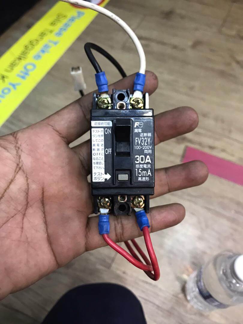 Bracker 30 A vending tin